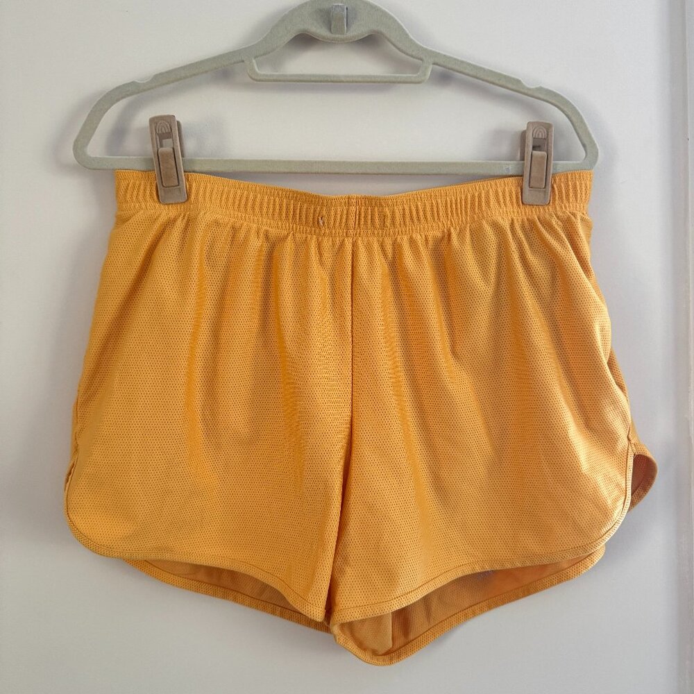 Fourlaps Womne's active shorts large size